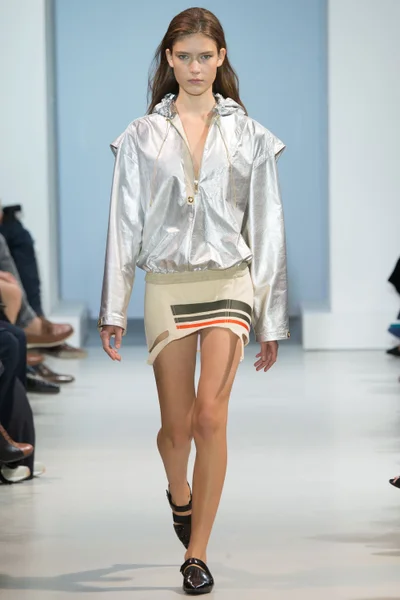 Look 16